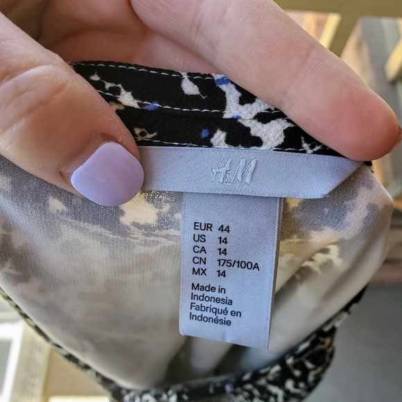 H&M Black White and Blue Animal Print Women's Midi Dress Size 14 NWOT - Picture 3 of 16